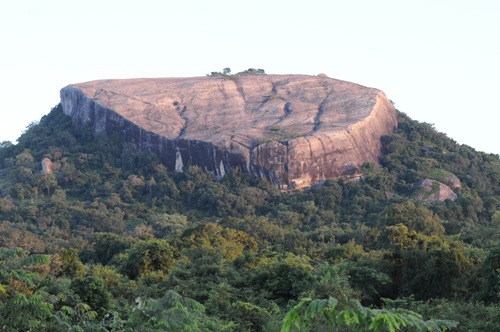 Pidurangala Rock Temple